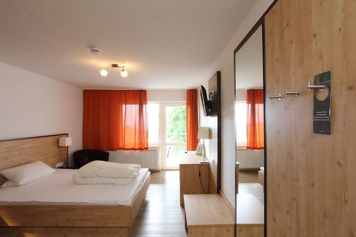 Room 4 of 35