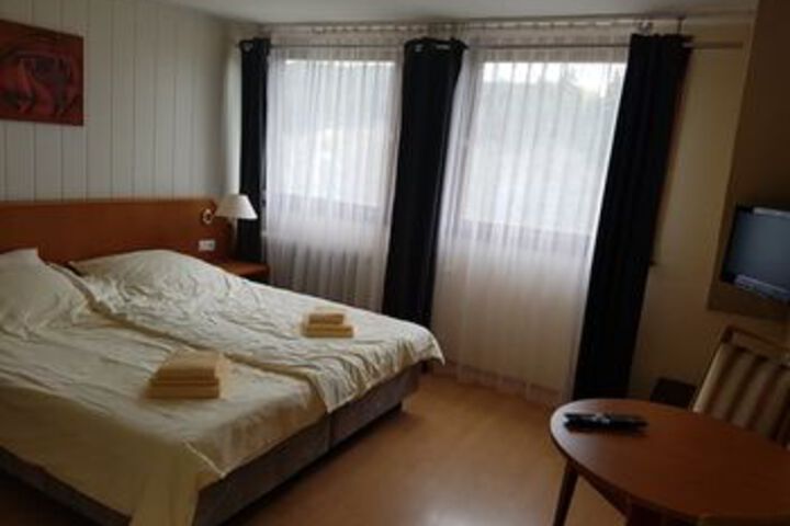 Room 10 of 20
