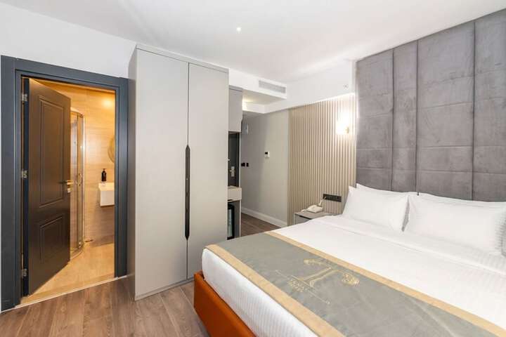 Room 14 of 74