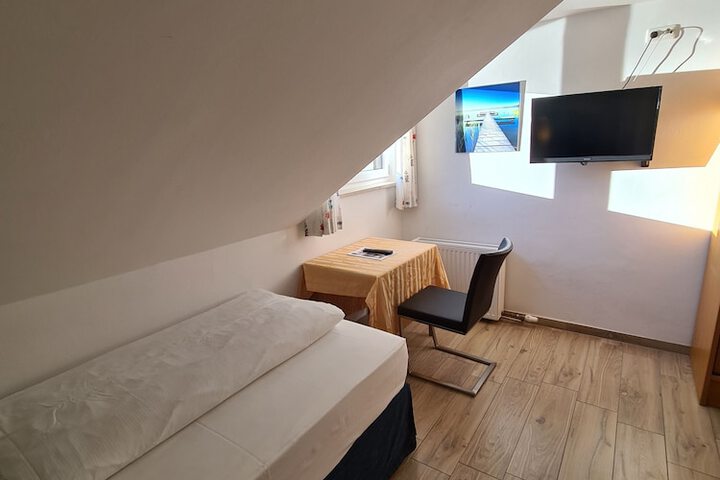 Room 13 of 62
