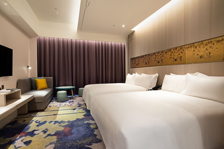 Room 6 of 82
