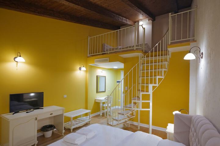 Room 8 of 47