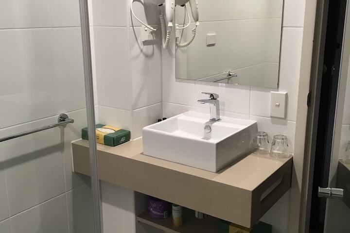 Room 15 of 33