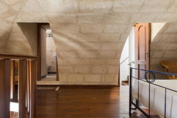 Room 13 of 16
