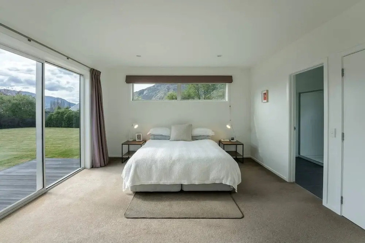 Room 4 of 13