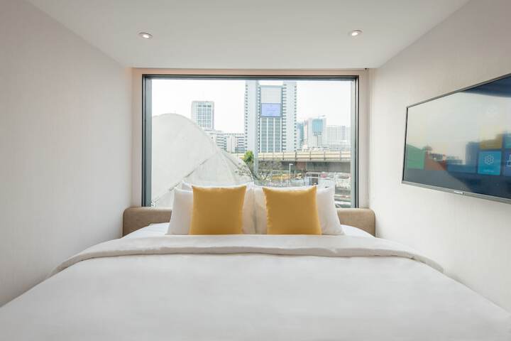 Room 6 of 25