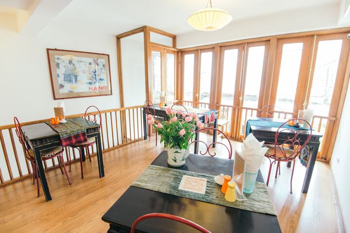 Breakfast area