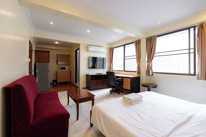 Room 80 of 153
