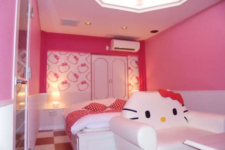 Room 8 of 34