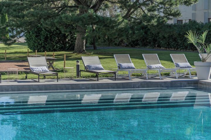 Hotel with Pool