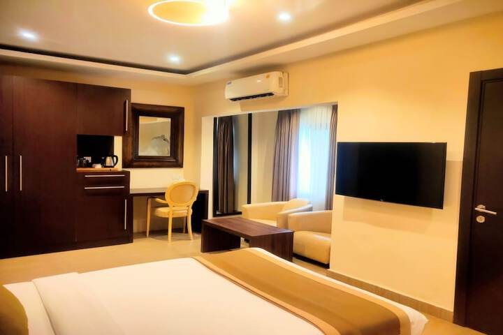 Room 6 of 45