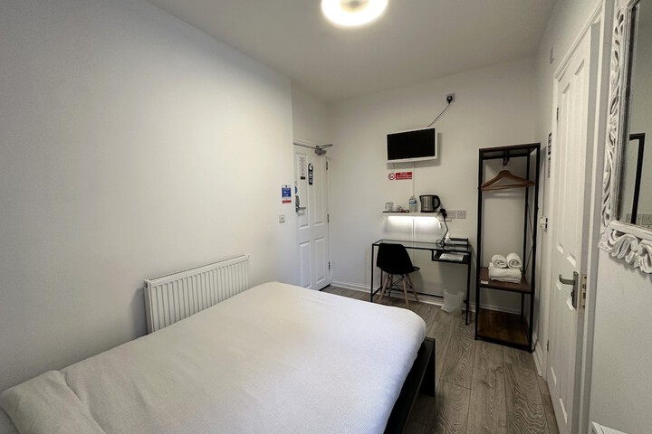 Room 10 of 36