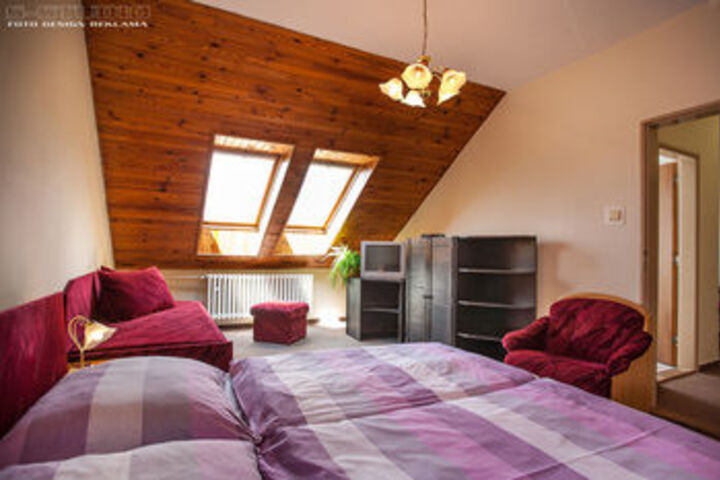 Room 12 of 28