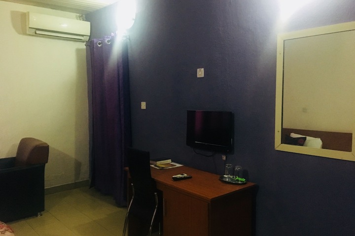 Room 9 of 30