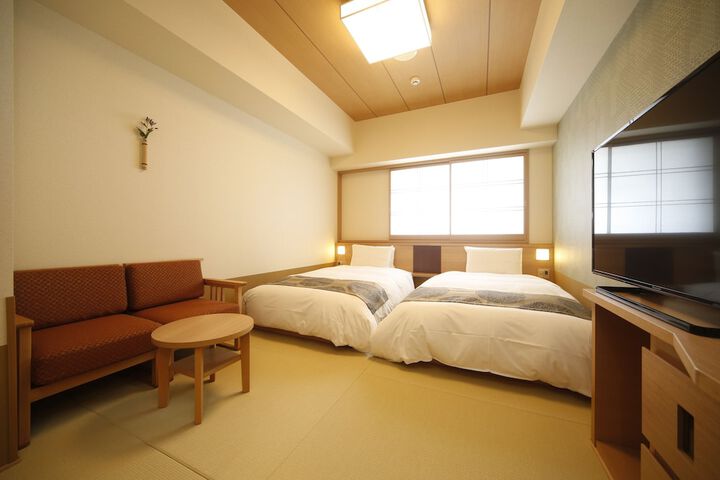 Room 13 of 102