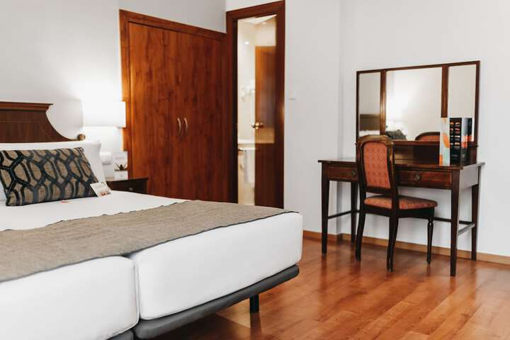 Room 8 of 42