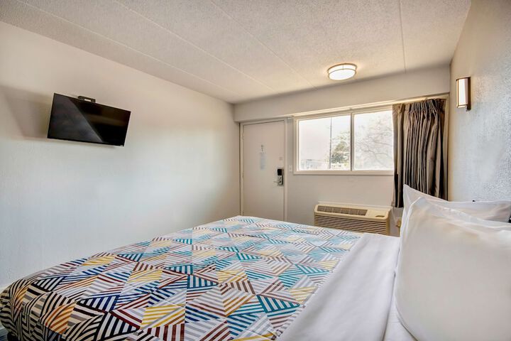 1 King Bed (17 of 34)