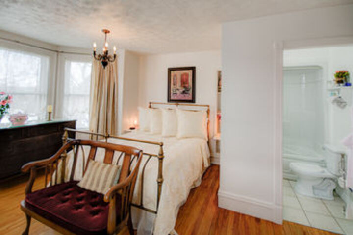 Room 2 of 40