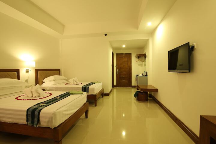 Room 10 of 80