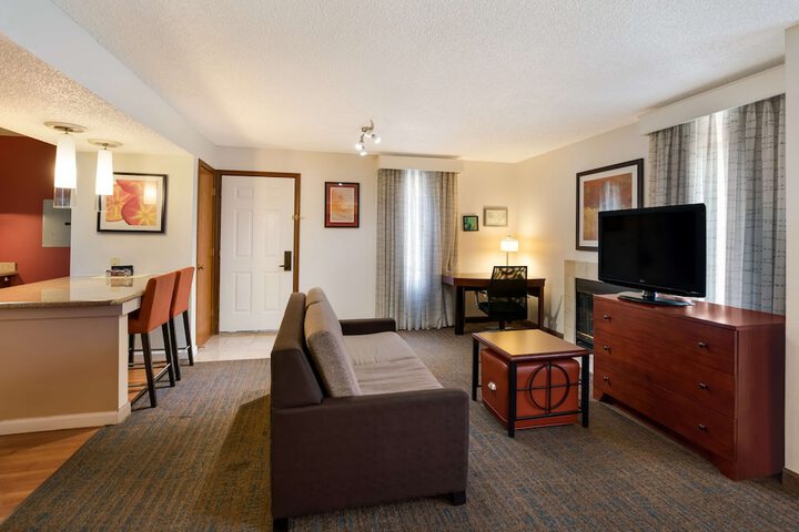Accessible Suite King Bed Mobility Accessible Bathtb Sofa Bed Fullkt Full Breakfast (3 of 41)