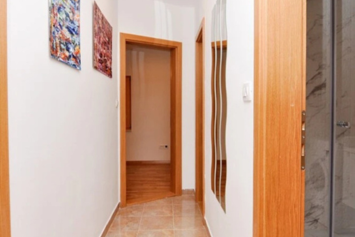 Room 10 of 20