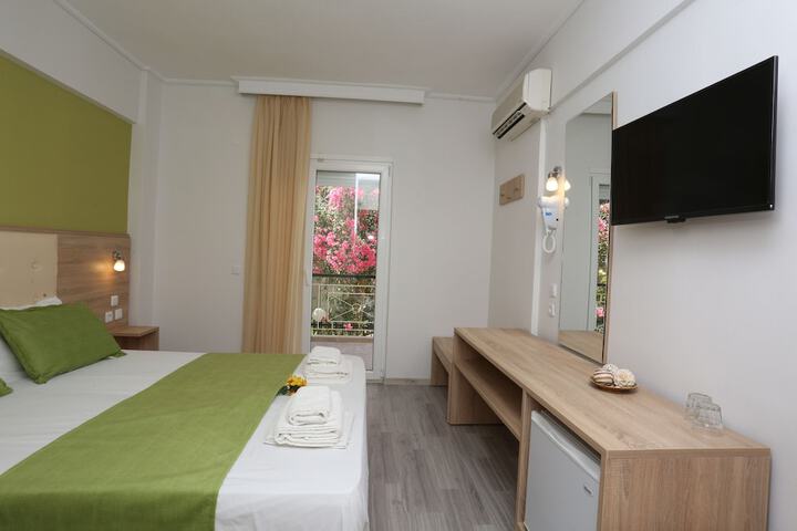Room 8 of 44