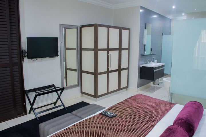 Room 10 of 37