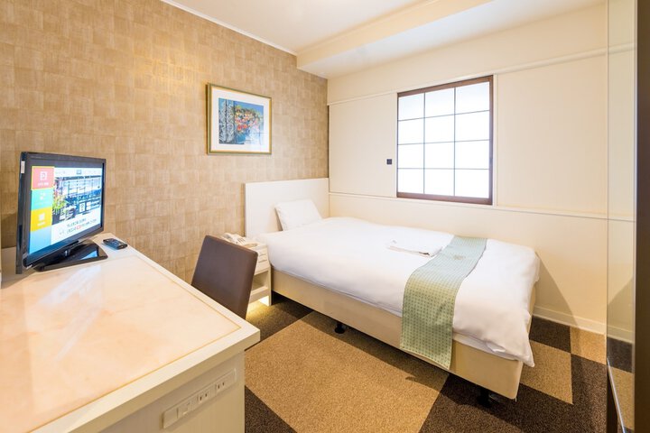 Room 17 of 34