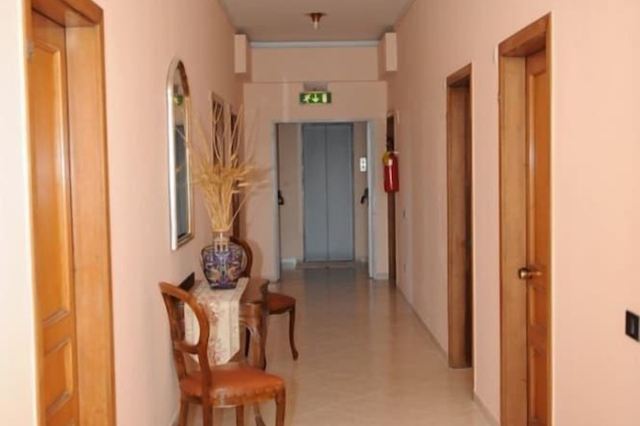 Ballroom/Hall 48 of 54