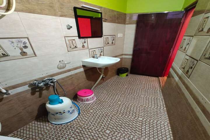 Room 11 of 16