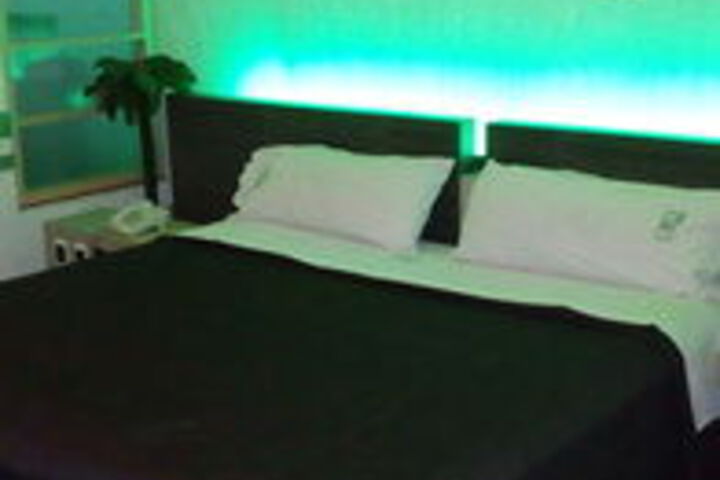 Room 5 of 6
