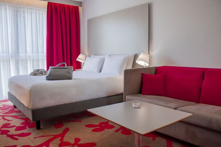 Room 4 of 82
