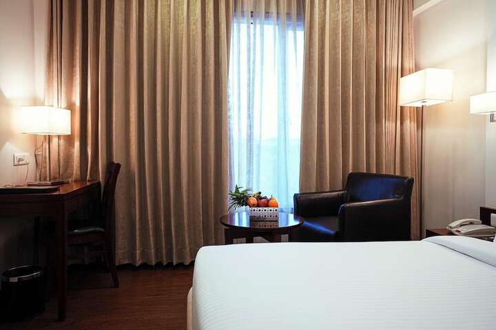 Room 13 of 49