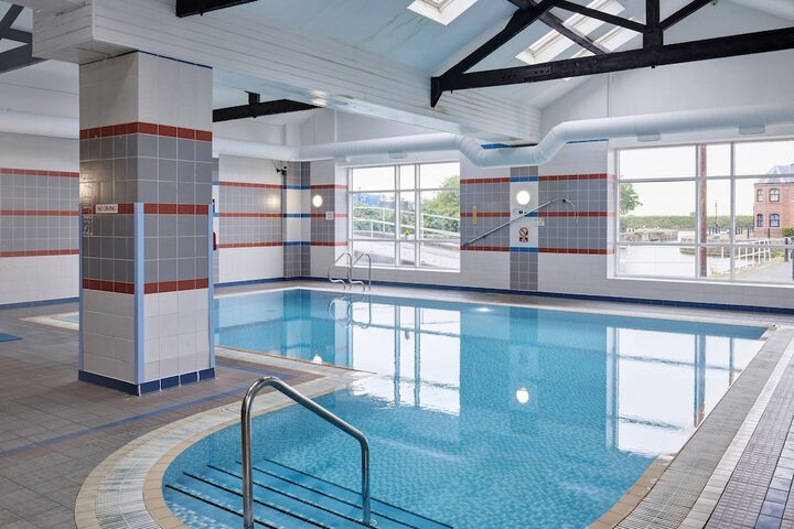 Hotel Pool