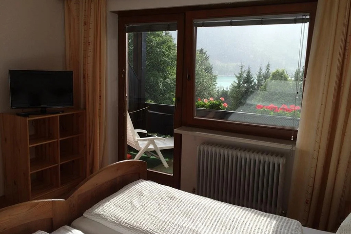 Room 4 of 15