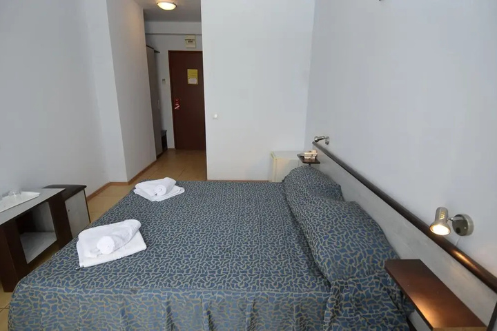 Room 5 of 12