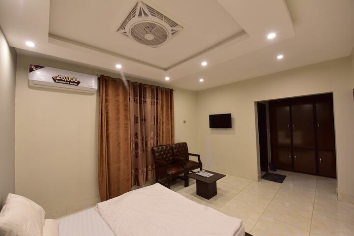 Room 12 of 36