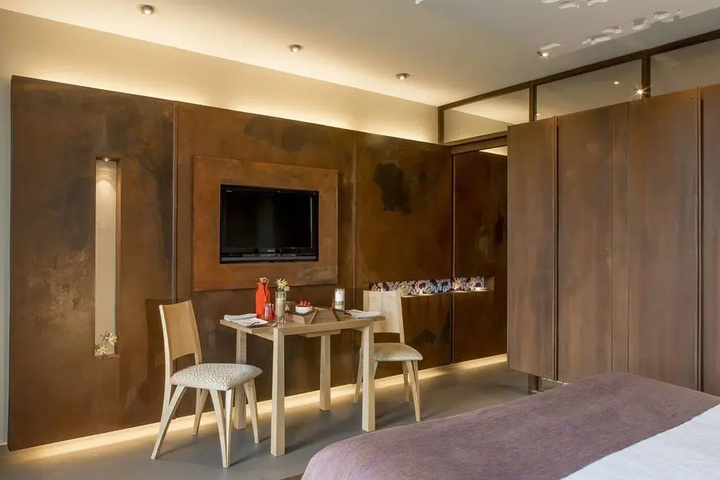 Room 5 of 14