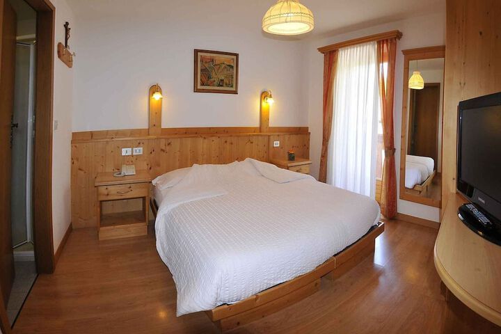 Room 4 of 11