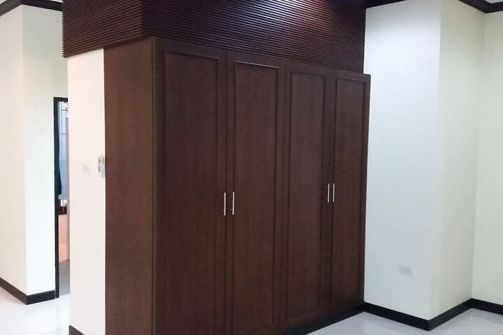 Room 16 of 46
