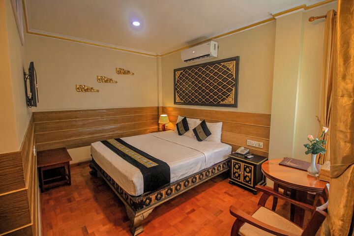 Room 42 of 153