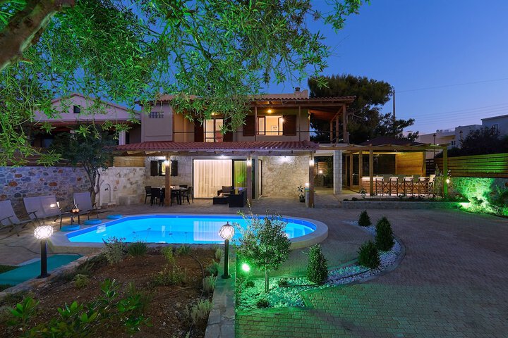 Pool 40 of 52