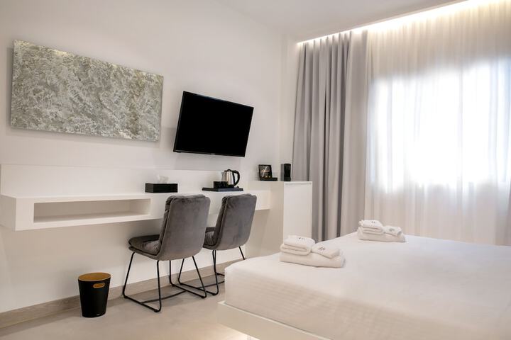 Room 12 of 37