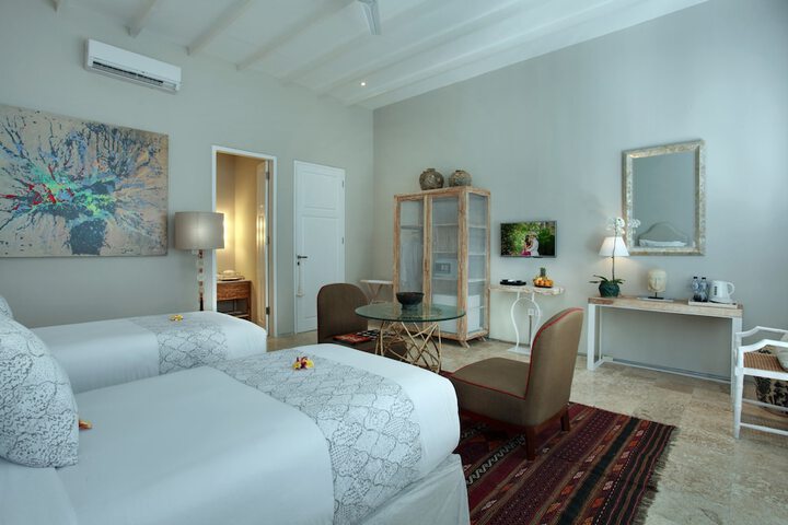 Room 13 of 37