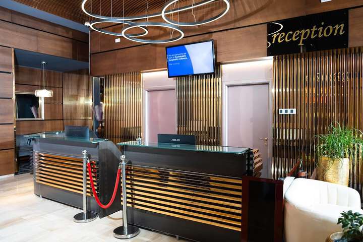 Entrance & Lobby