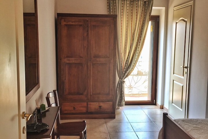 Room 5 of 36