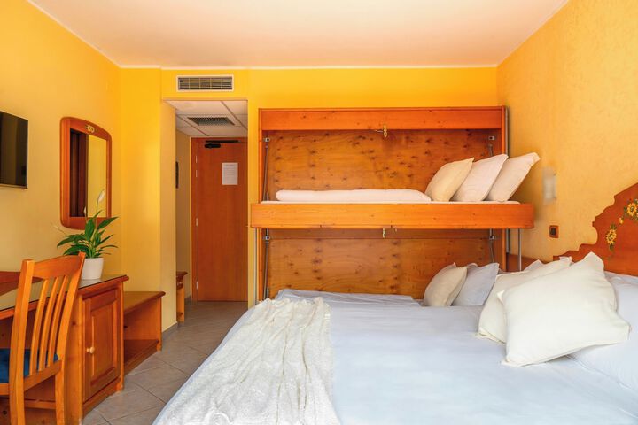 Room 30 of 47