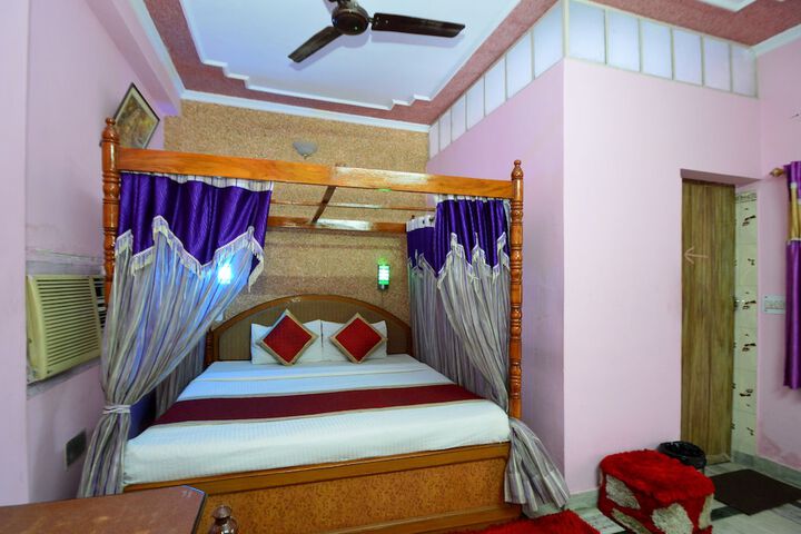 Room 14 of 33
