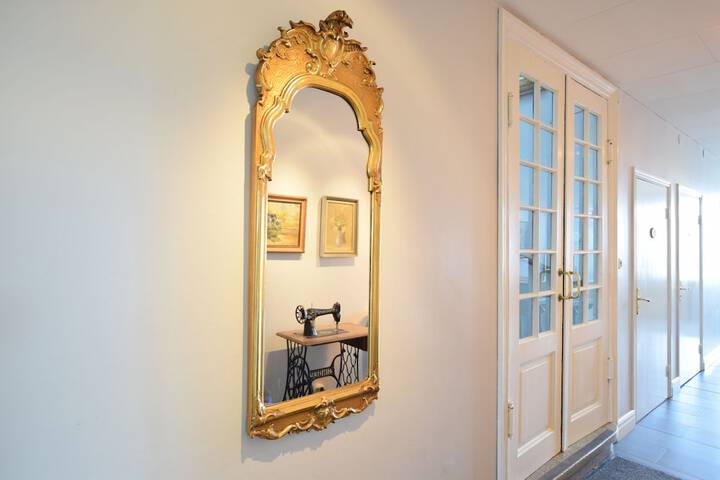 Ballroom/Hall 36 of 46