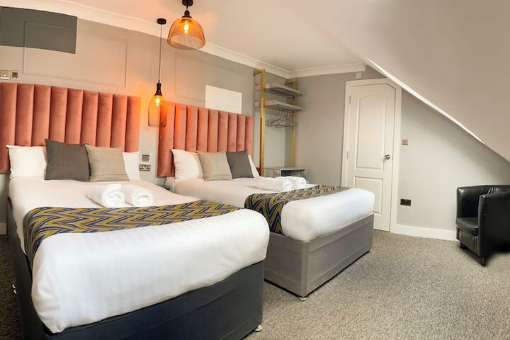 Room 13 of 27